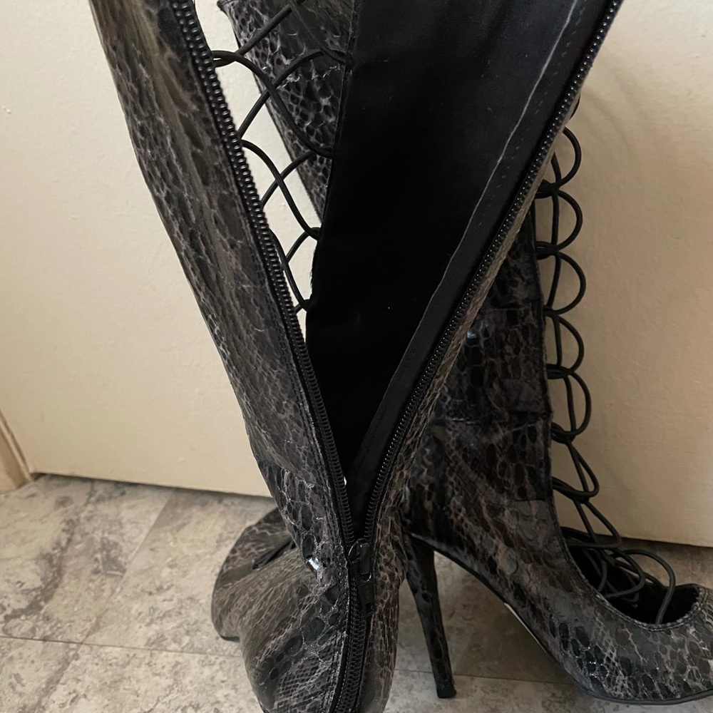 Open Toe Calves Boots. - image 2